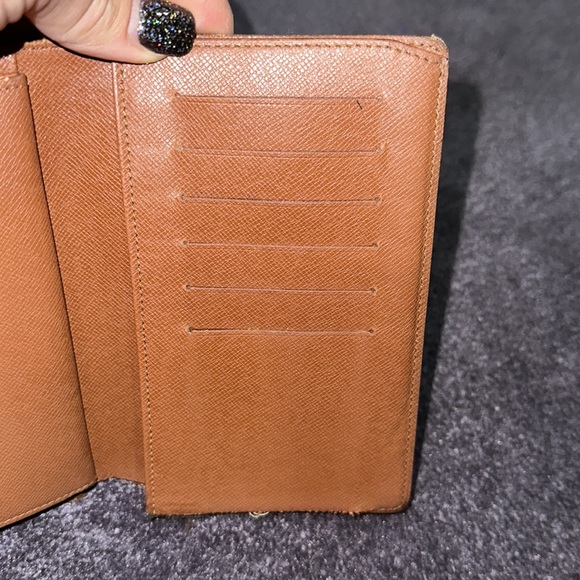 Luis Vuitton wallet. - Picture 16 of 17